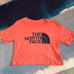 Women’s salmon pink north face cropped t shirt